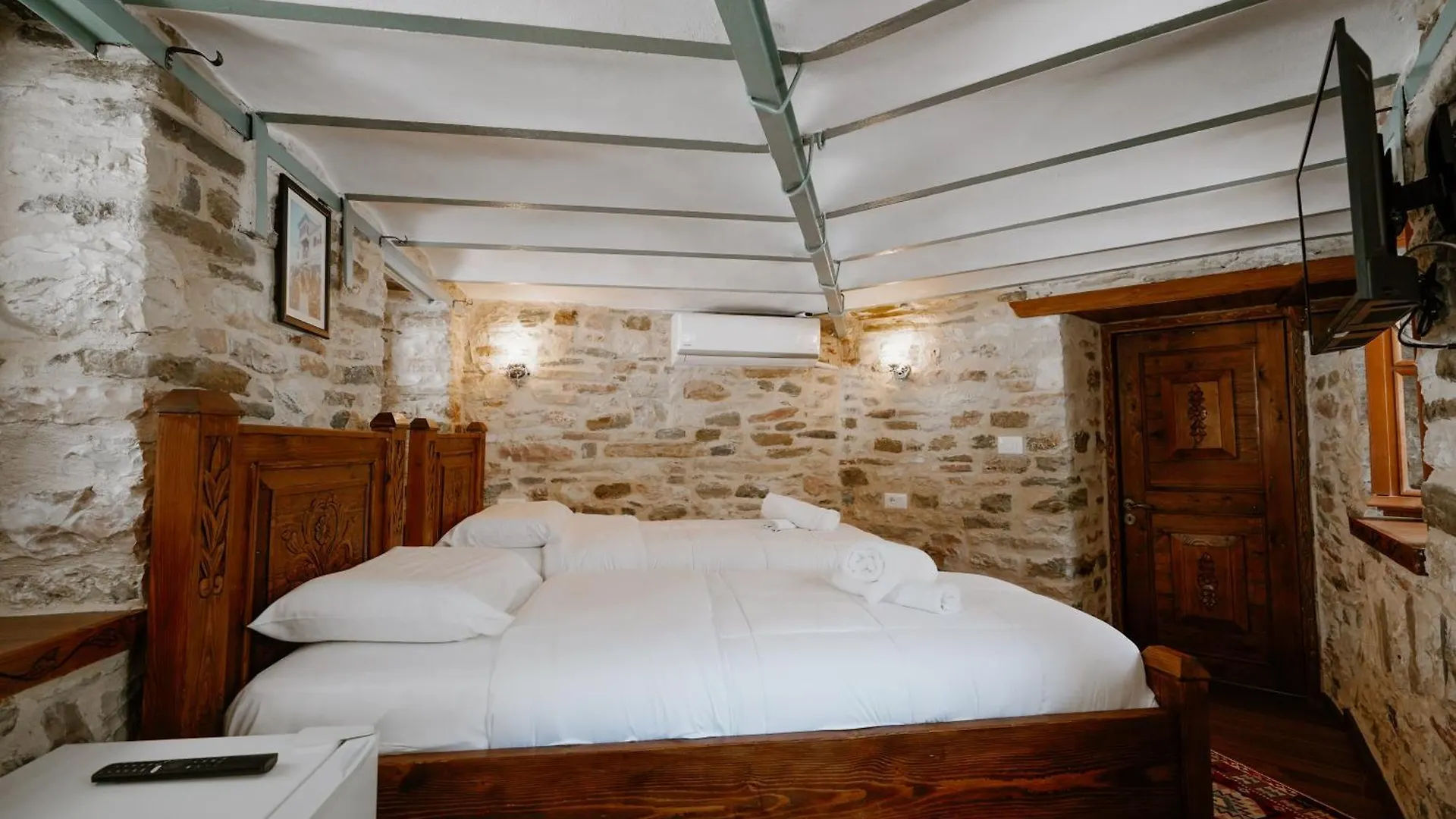 Old Well Bazaar Apartment Gjirokaster