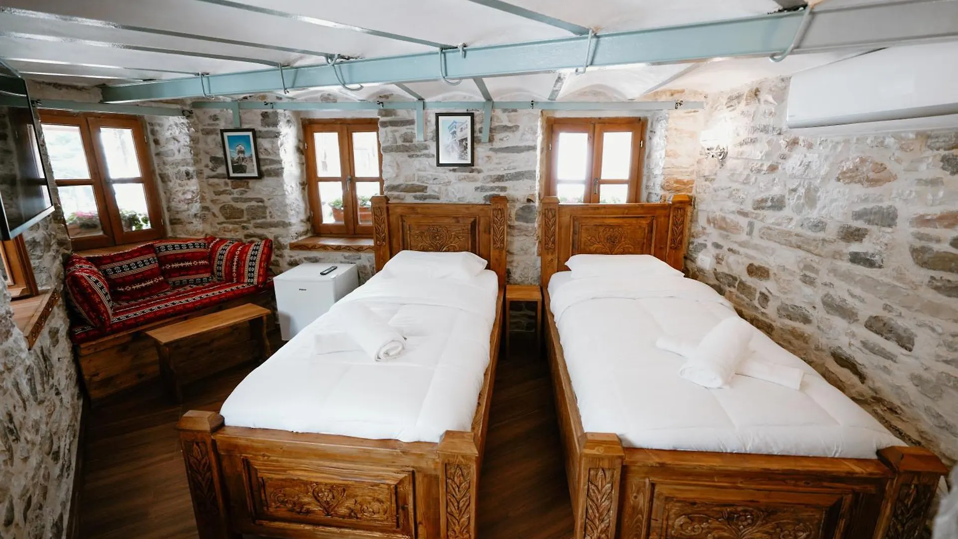 Old Well Bazaar Apartment Gjirokaster