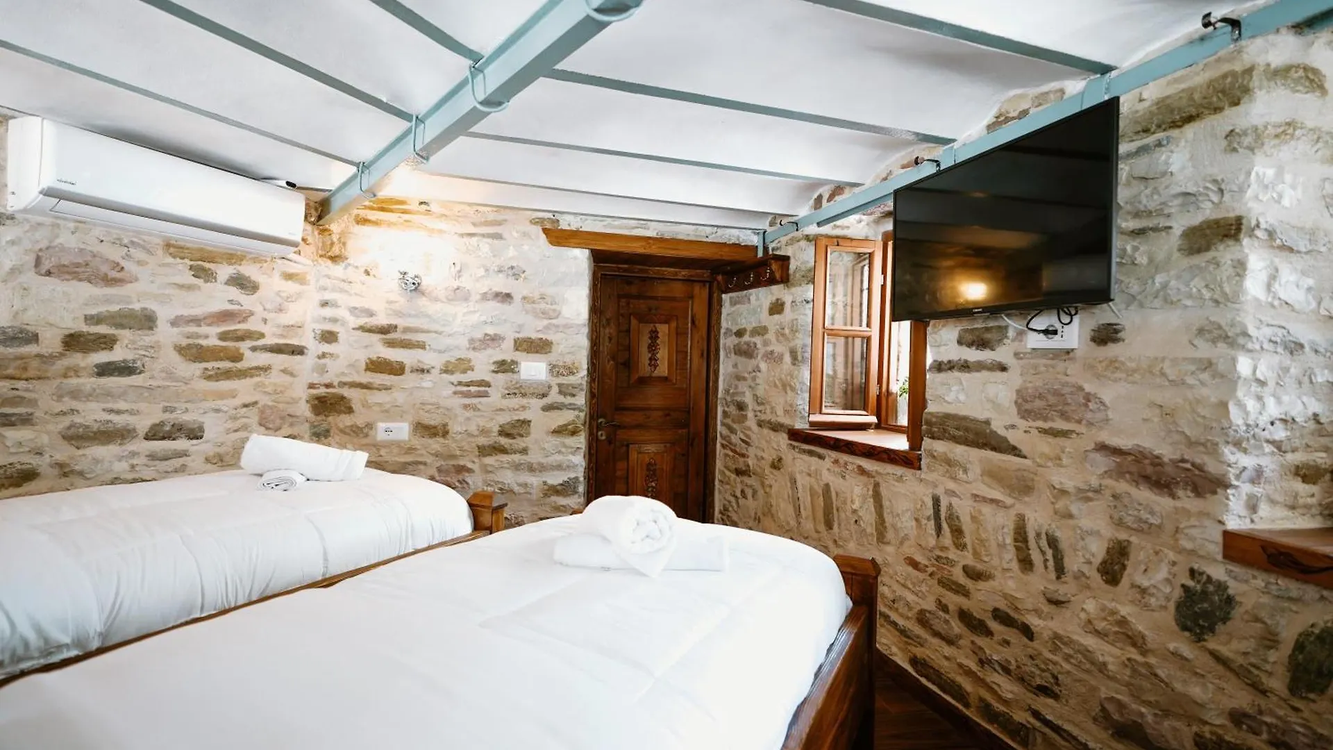 Old Well Bazaar Apartment Gjirokaster