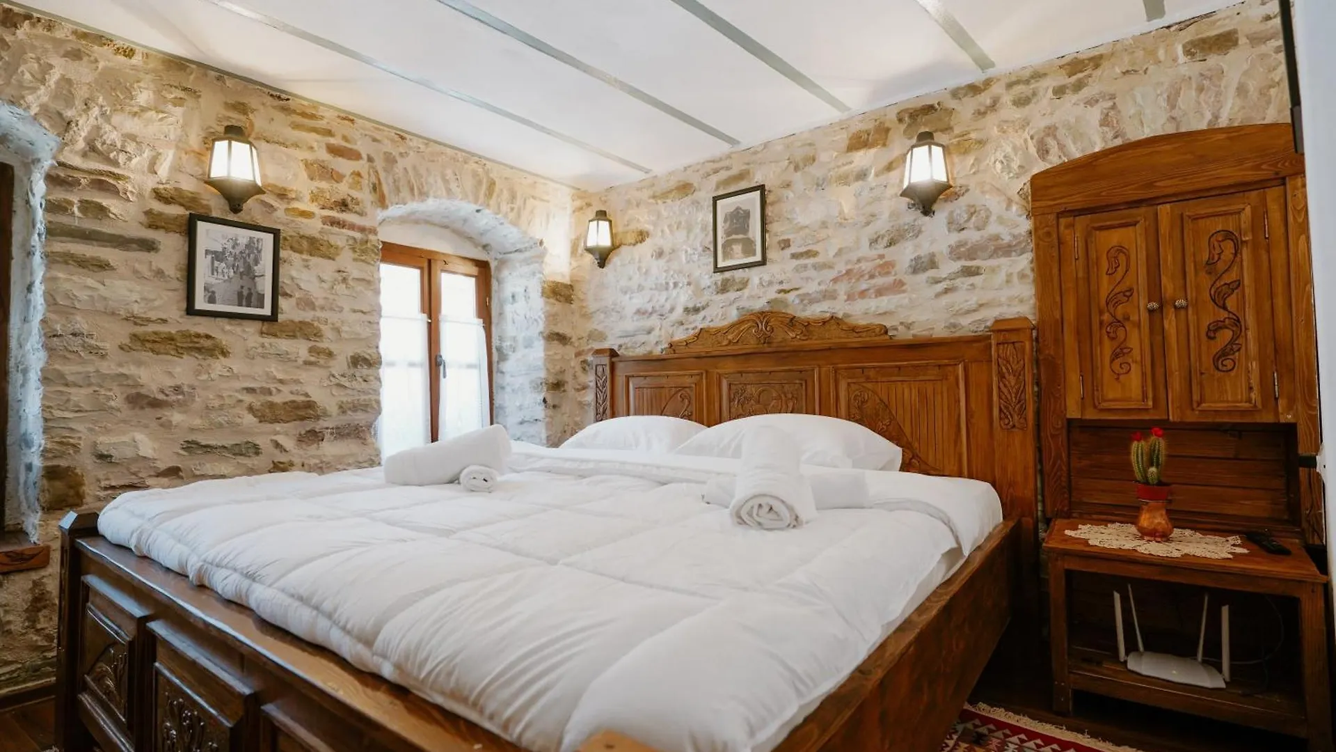 Old Well Bazaar Apartment Gjirokaster
