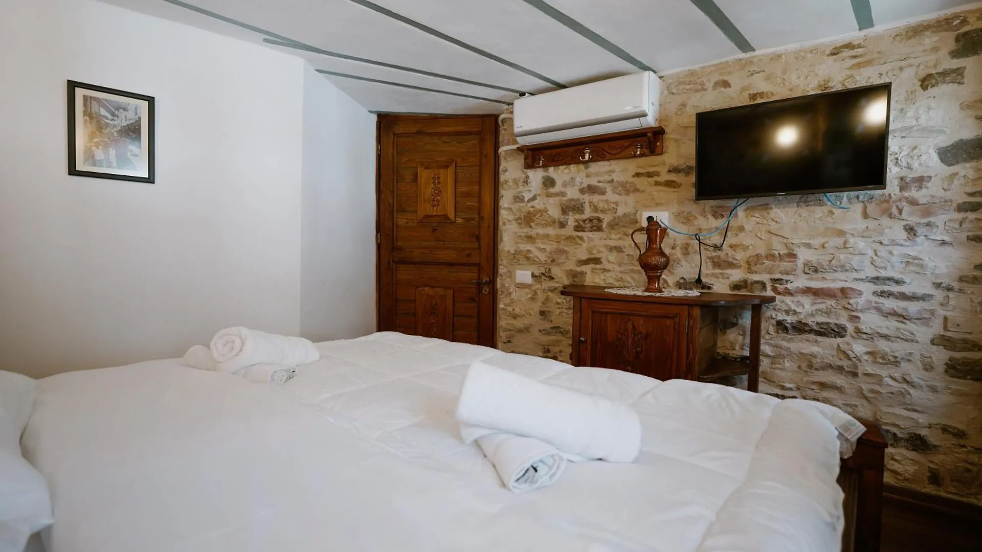 Old Well Bazaar Apartment Gjirokaster