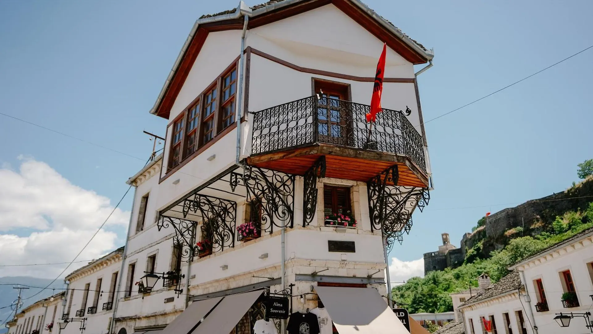 Old Well Bazaar Apartment Gjirokaster